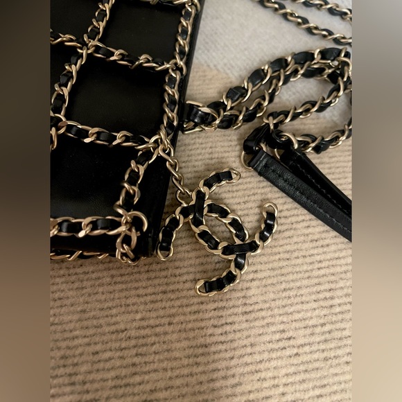 Chanel Cage Chain Tote Bag - Picture 2 of 9